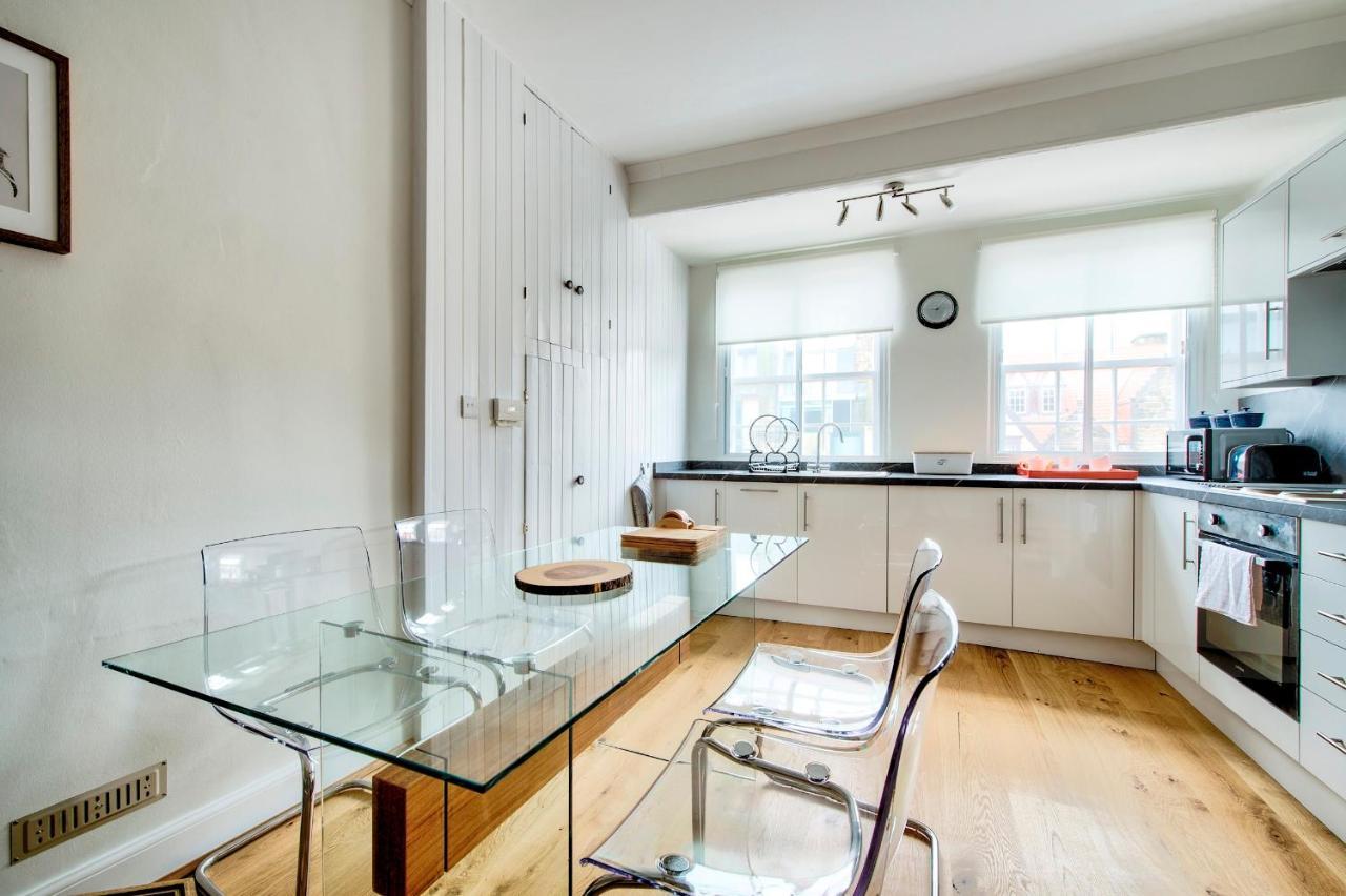 Ferienwohnung Pass The Keys Modern 3 Bed Flat On The Historic Royal Mile EDI Exterior foto